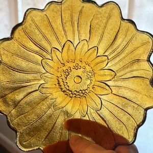 Vintage Indiana Glass Co. Sunflower/Marigold bowl. 7”